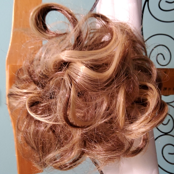2 Tone Tossled Up Bun Extension Kit - Picture 2 of 6